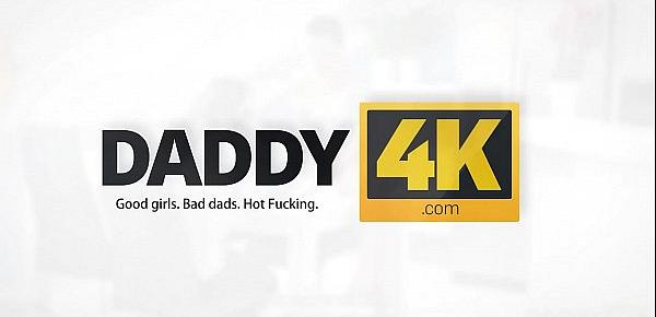  DADDY4K. Was wäre dir lieber - Computer oder deine Freundin Und sie